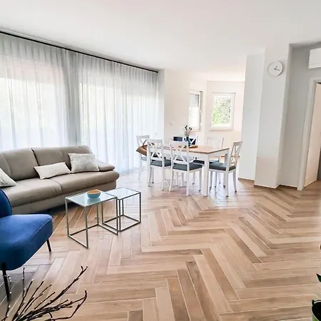 - Sambije With Swimming Pool, - Opatija Lejlighed Dobreć